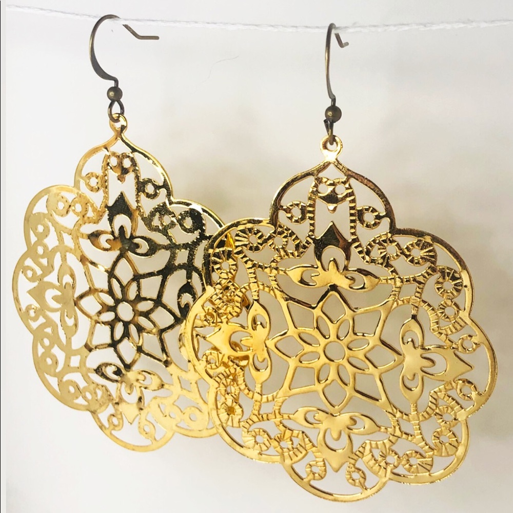 ♡ 2 for 20$ ♡ Gold Cutout Pendant Earrings